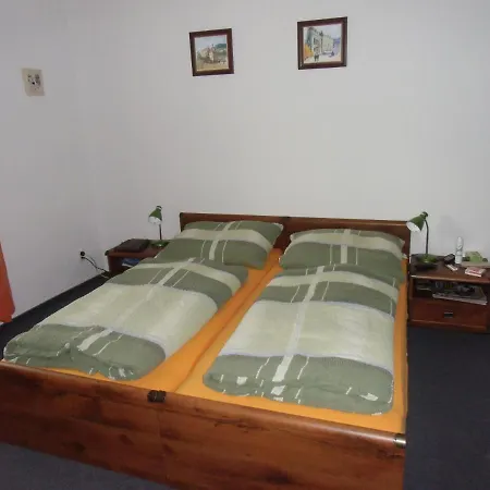 Pod Zámkem Gasthof 3*